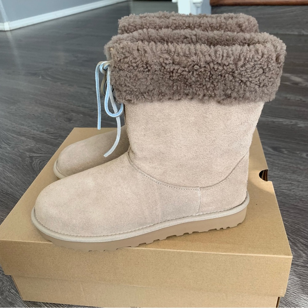 UGG SARISSA SHEARLING SHORT BOOT